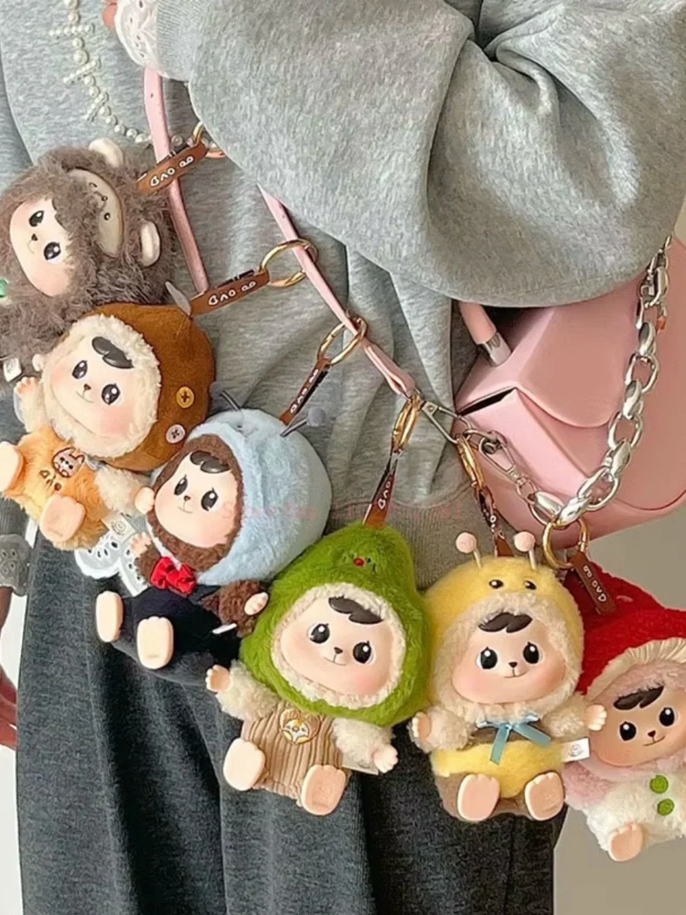 The Bee plush keychain from the Bao-ao Forest Friends Gathering Blind Box Series
